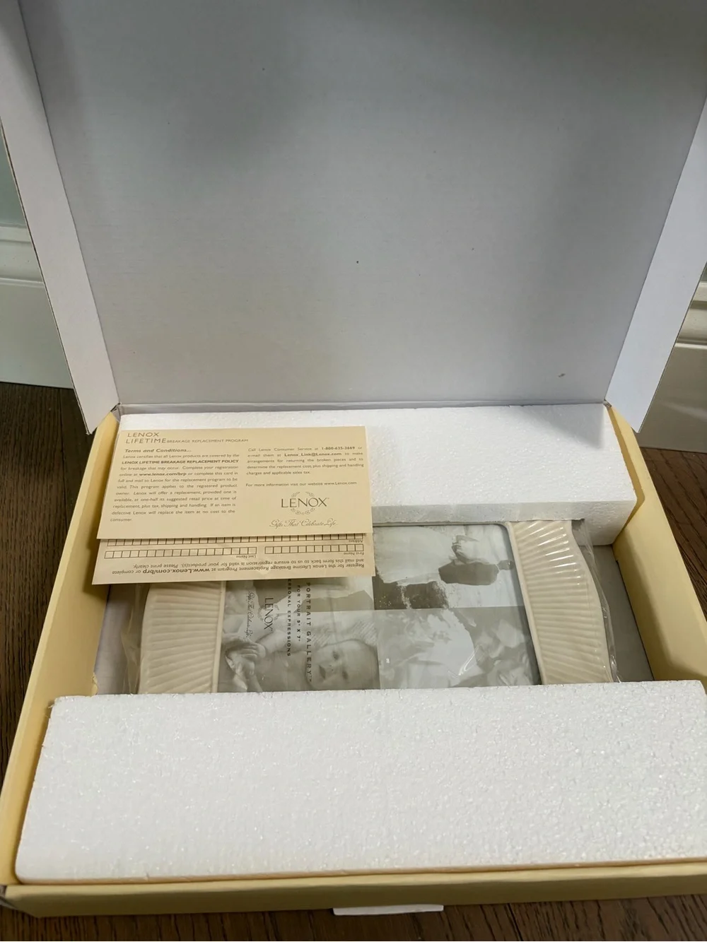 Lenox Meridian Ivory Ceramic 5x7 Picture Frame with Gold Trim
